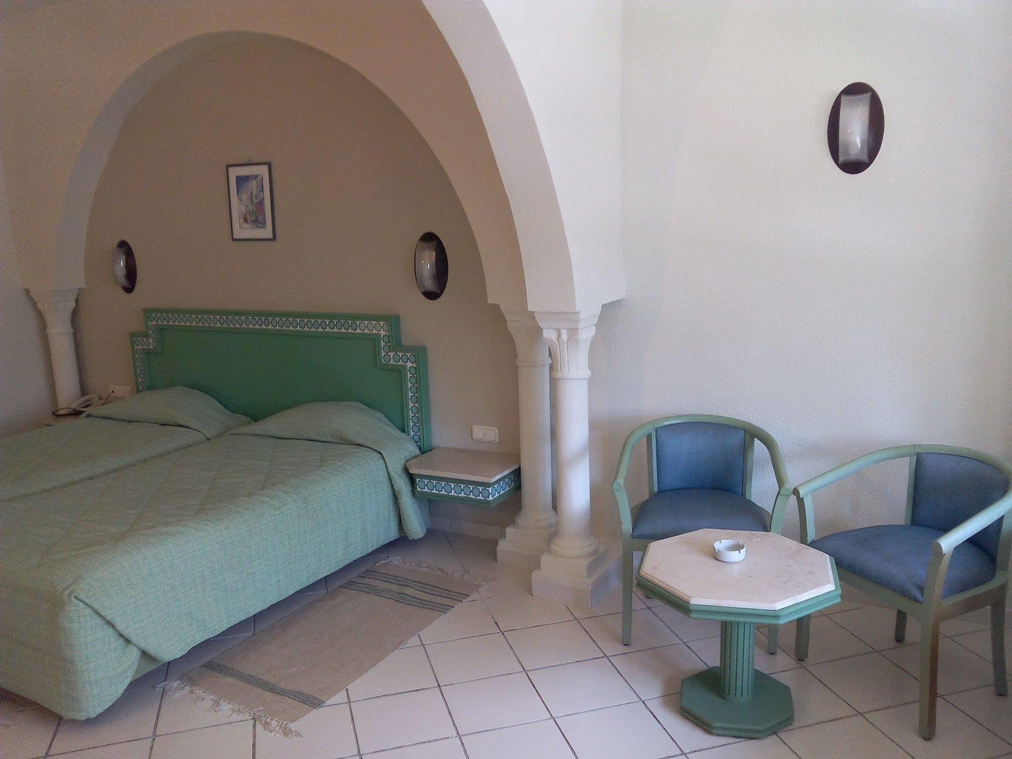 Shell & Hotel Yasmine Hammamet
